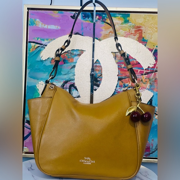 Coach - Picture 3 of 6